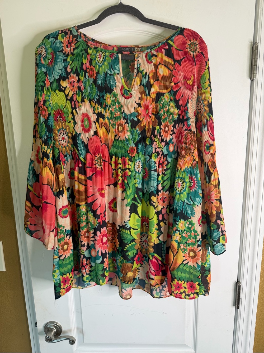 Ninety Multicolor Floral Pleated Peasant Tunic. Size XL.